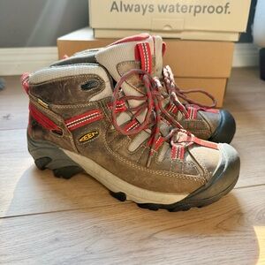 KEEN Targhee II mid women’s Brown and Red leather Hiking Boots